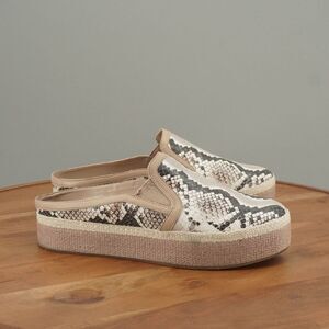 Vince Camuto Womens Merinney Snake Slip On Platform Mule Shoes Size 8.5 M Beige